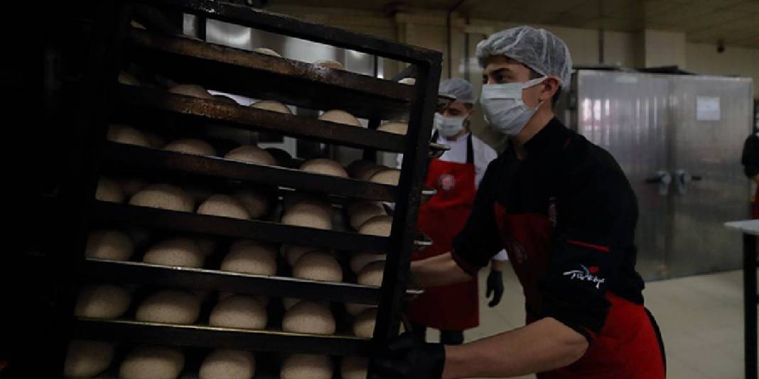 Günde 6.000 adet üretiliyor: Hepsi öğrencilerin hünerli ellerinden çıkıyor 1